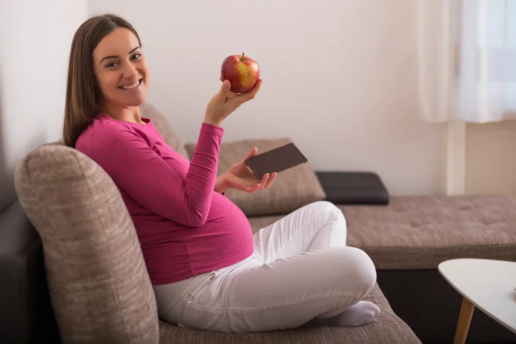 Pregnant woman eating healthy.